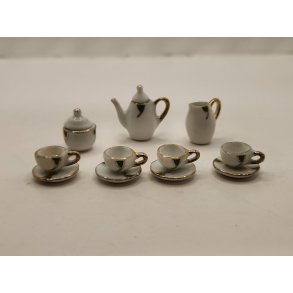 Te stel med grønt mønster og guldkant