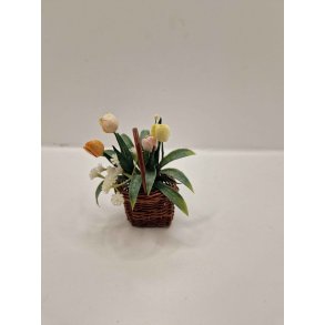 Kurv med blomster (delvist hndlavet)