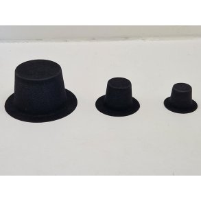 økse manifestation hårdtarbejdende Hat i metal til dukke scala 1:12 (brugt) - Hatte og huer - Frost miniature