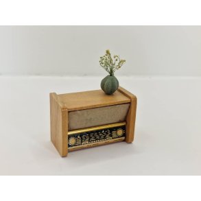 Radio med blomster vase (gammel)