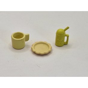 Kop, tallerken og drikke dunk i plastik (brugt)