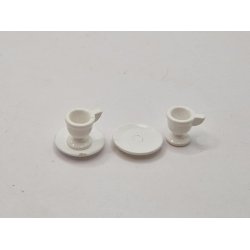 2 kopper og 2 tallerkener I plastik (brugt)