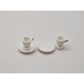 2 kopper og 2 tallerkener I plastik (brugt)