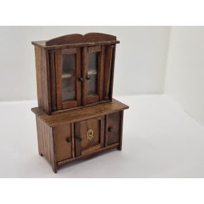 Vitrineskab med fine detaljer (antik)