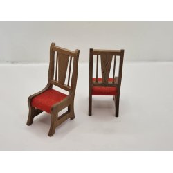 Spisebordsstol i tr (gammel)