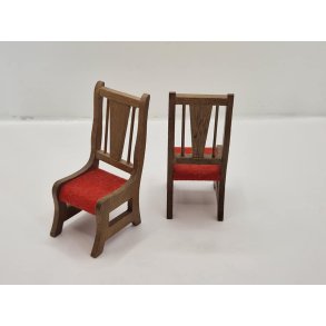 Spisebordsstol i tr (gammel)