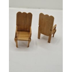 Spisebordsstol i tr (brugt)