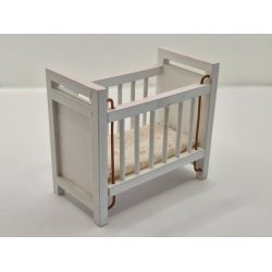 Baby seng med madras (brugt)