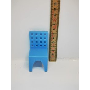 Stol i plastik til dukkehus scala 1:12 (brugt)