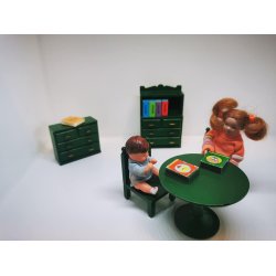 Rundt bord i plastik med sm fejl (brugt)