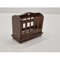 Avis/magasin holder i tr (brugt/som ny)