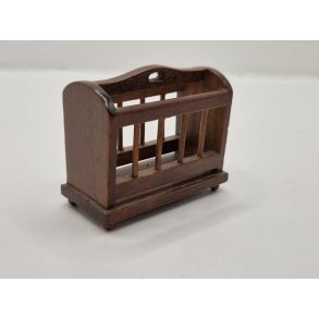 Avis/magasin holder i tr (brugt/som ny)