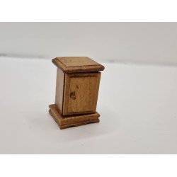 Natbord i tr (brugt)