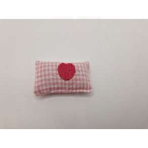  Pynte pude med hjerte (brugt)