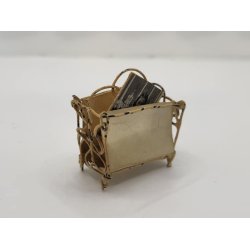 Magasin/avis holder i metal (antik)