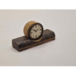 Kamin ur i tr (antik)