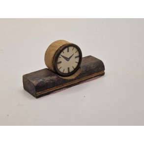 Kamin ur i tr (antik)