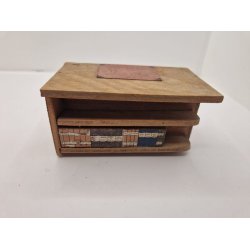 Skrivebord inkl bger, i tr (vintage)