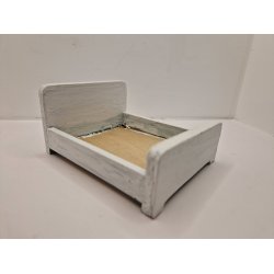 Seng i tr. Malet (brugt) Scala 1:12 = barneseng,  Scala 1:16/18 dobbeltseng 