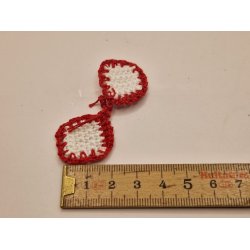 2 grydelapper hvide/rde (hndlavet)