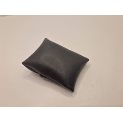 Sort pude i kunstlder (brugt)