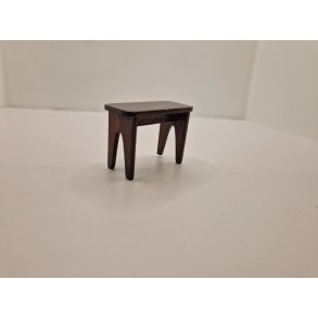 Skammel i mrkt tr (brugt)