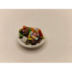 Tallerken med blandet slik (delvis h�ndlavet)