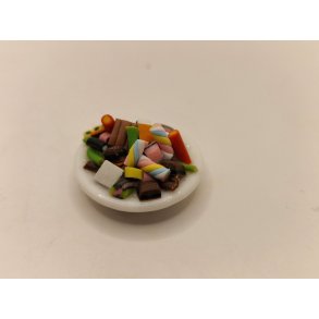 Tallerken med blandet slik (delvis h�ndlavet)