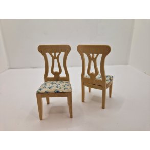 1 stk Spisebordsstol i lakeret lyst tr (brugt)