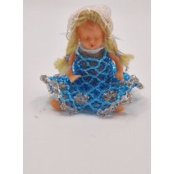 Dukke i plastik med perle kjole (vintage) 5 cm
