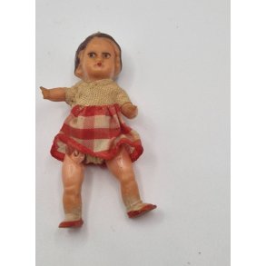 Tysk dukke i plastik (vintage/DEFEKT) 6 cm