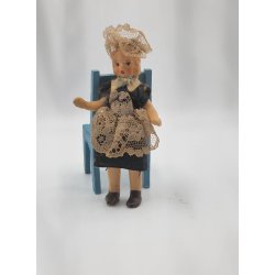 Stuepige dukke i porceln (antik) 9,5 cm