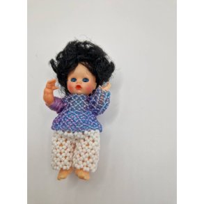 Dukke i hndlavet perle tj (vintage) 8,5 cm