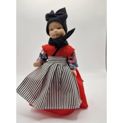 National dukke fra Rm i porceln inkl stativ. Hjde 16 cm med hoved bekldning 