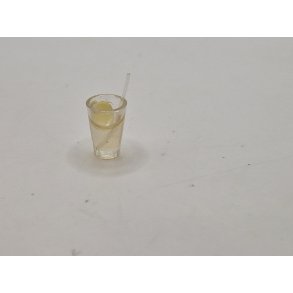 Glas med sugerr og citron skive i plastik (nyt)