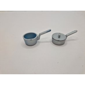 2 gryder i plastik (brugte)