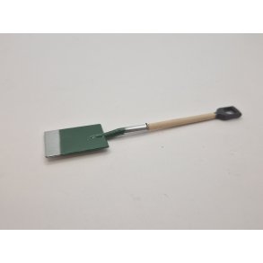 Spade i tr og grn metal (ny)