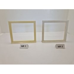 1 stk Lundby vindue i plastik. Farver crem (nr 1) eller hvid (nr 2)