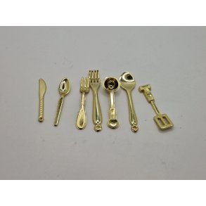 Lot med stort bestik, i plastik (brugt)