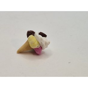 Isvaffel med kugler, guf og fldebolle (hndlavet)