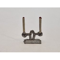 Lysestage med 2 nsten hvide lys i tin. (Vintage fra 1940'erne)