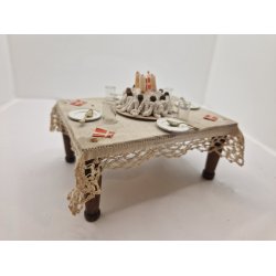 Fdselsdags bord med indhold (vintage/delvis hndlavet)