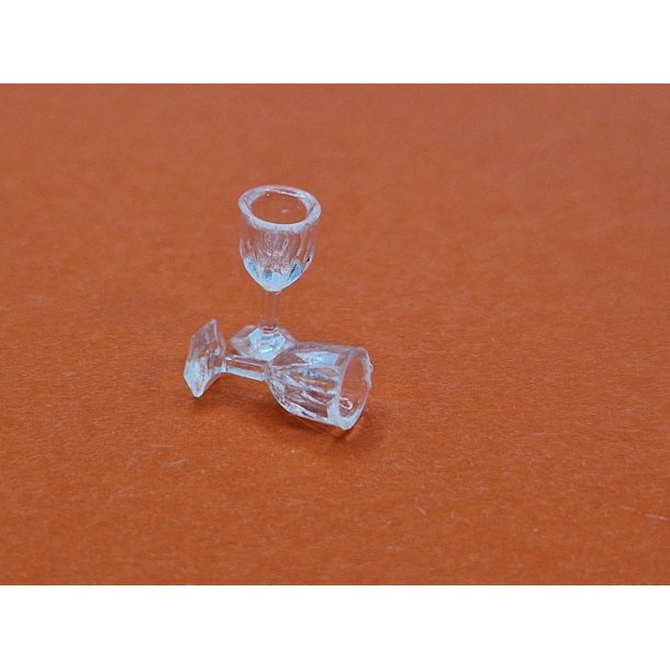 2 glas i plastik (1:16 vinglas/ 1:12 snapsglas)
