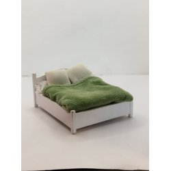 Dobbeltseng i tr, inkl sengetj og 2 puder (brugt)