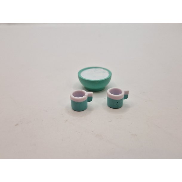 1 skl og 2 krus i plastik (brugte)