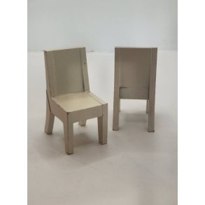 1 stk Spisebordsstol i tr. Lundby (defekt)