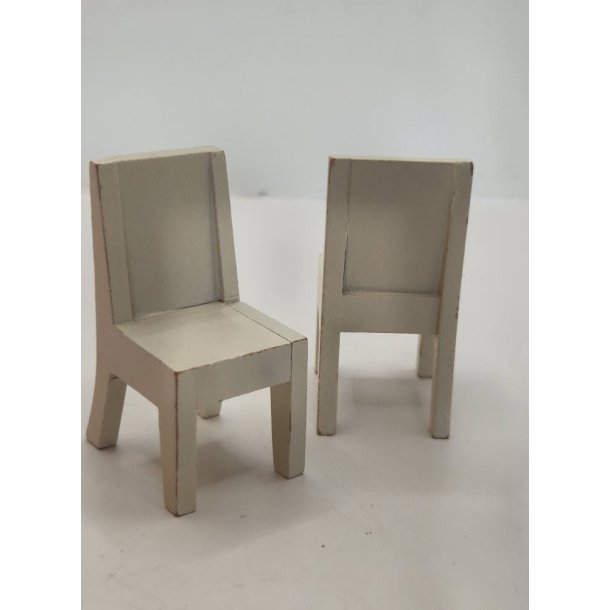 1 stk spisebordsstol i tr. Lundby (brugt)