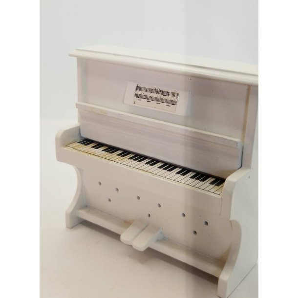 Klaver i hvid malet tr (brugt)