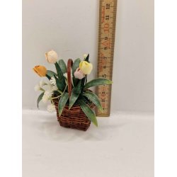 Kurv med blomster (delvist hndlavet)