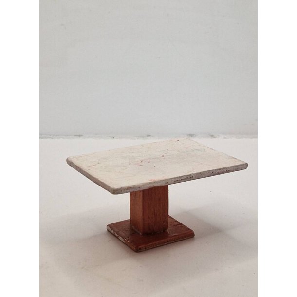 Bord i tr (brugt/malet)